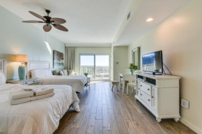 Destin Resort Studio with Pool - Walk to Beach!